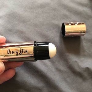 Dewy stick highlighter